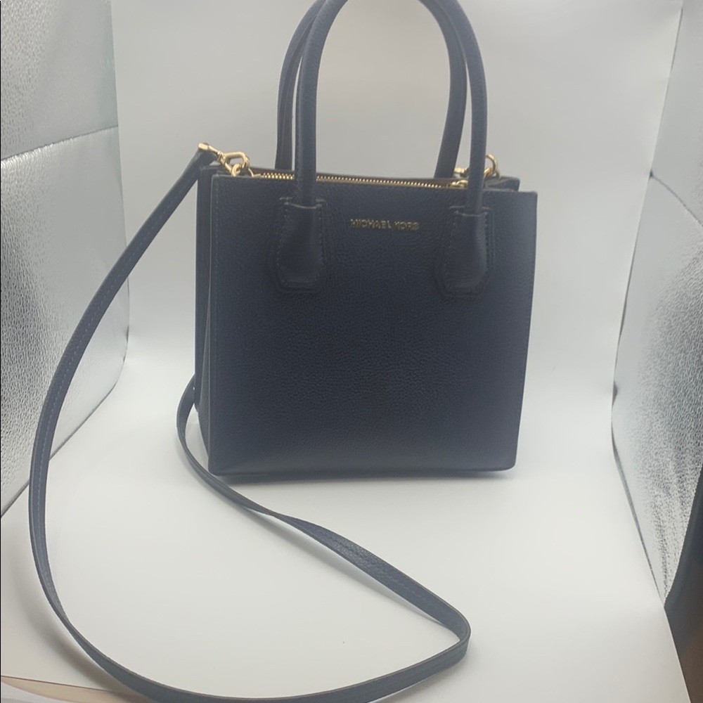 MICHAEL Michael Kors Blue Mini Bag with Structured Design and Gold Hardware